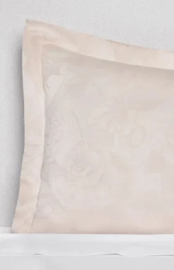 Adrina Sham in Cameo