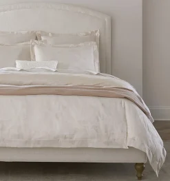 Adrina Sham in Cameo