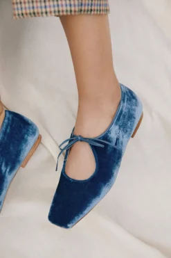 Amelia Flat in Velvet