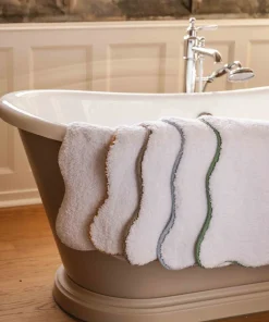 Amelia Scalloped Bath Mat