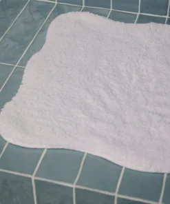 Amelia Scalloped Bath Mat