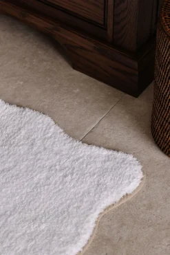 Amelia Scalloped Bath Mat