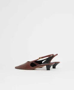 Anna Slingback in Sequoia