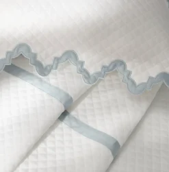 Aziza Matelassé Collection