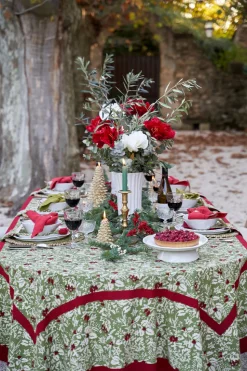 Baies de houx Tablecloth in Red & Green