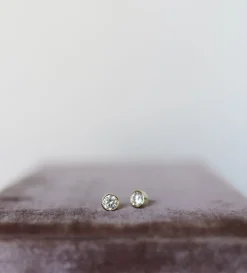 Blanc Bezel Studs