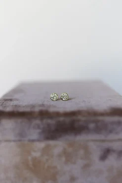 Blanc Bezel Studs