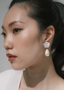Carlla Earrings in Mother Of Pearl