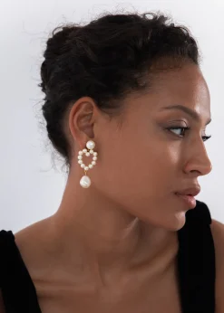 Casey Earrings in Pearl