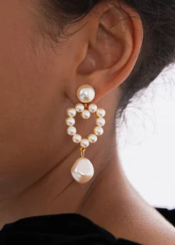 Casey Earrings in Pearl