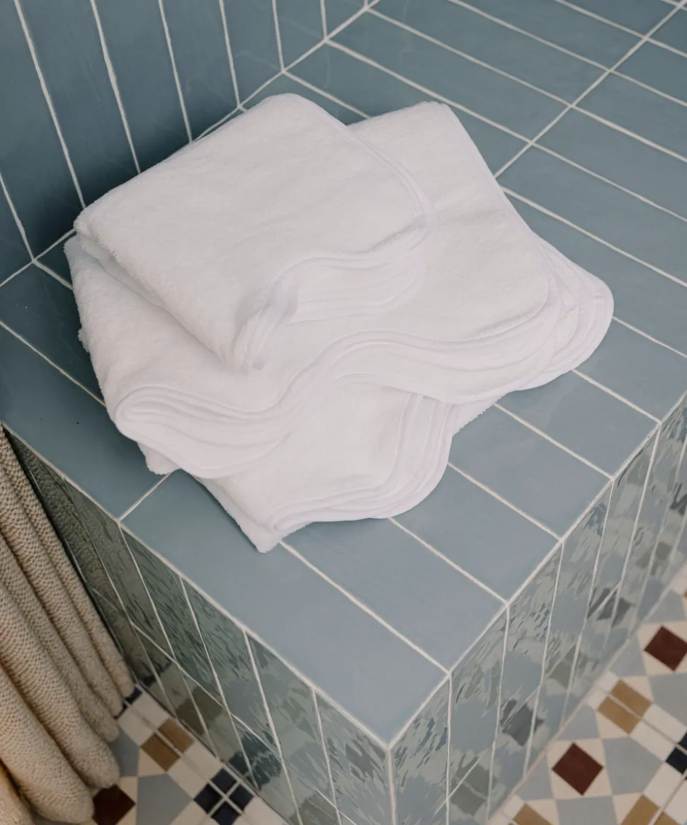 Classic Amelia Scalloped Bath Towel Bundle