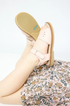 Classic Sandal with Scallop Pink