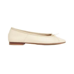 Dance Ballerina in Jasmine