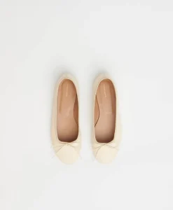 Dance Ballerina in Jasmine