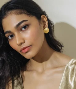 De la Mer Shell Stud Earrings