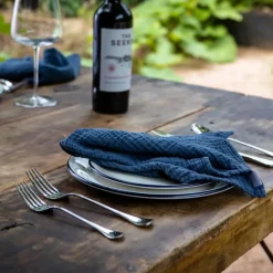 Dinner Plates in Navy Rim