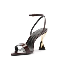 Elisha Sandal in Maplewood