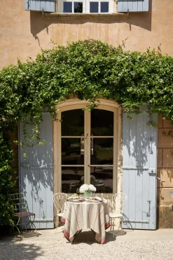 Eze 60x60 Tablecloth in Ivory & Red