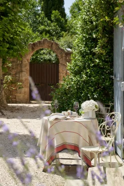 Eze 60x60 Tablecloth in Ivory & Red