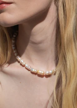 Lilah Necklace in Pearl