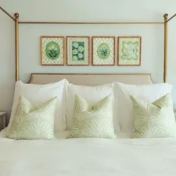 Lily of the Valley Trellis En Vert Art Print