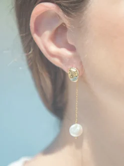 Lyla Earrings in Gold-White