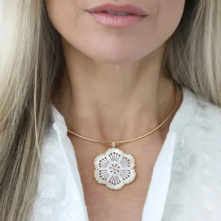 Marguerite Pendant & Neck Wire