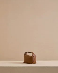 Mason 17 in Tumbled Grain Acorn