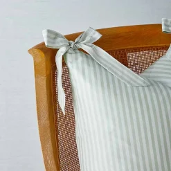 Noelle Bow Pillow in Wintergreen