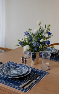 Pedralbes Placemats in Navy, Set of 4