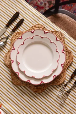 Scalloped Rattan Placemat in Natural