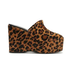 Sierra Hair Calf Pump in Leopard