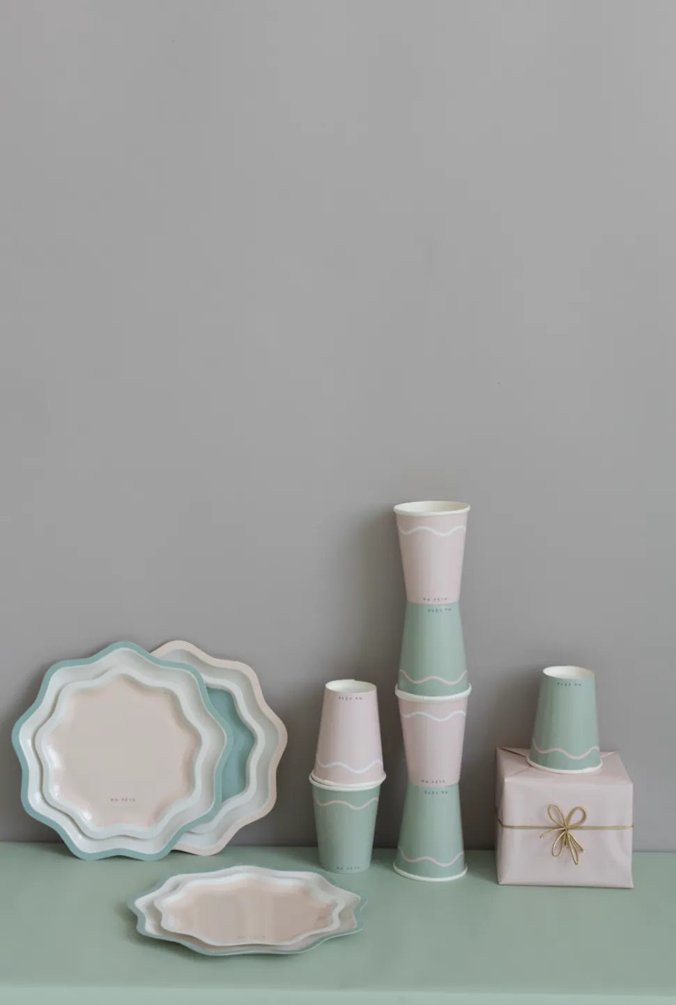 Signature Paper Cups in Pink & Mint