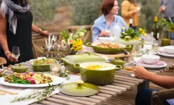 Signature Round Dutch Oven in Olive 5.5 qt.