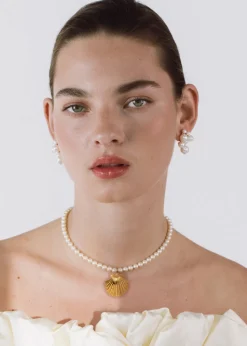 Siren Necklace in Gold Pearl