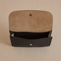 Skip 18 in Tumbled Grain Black