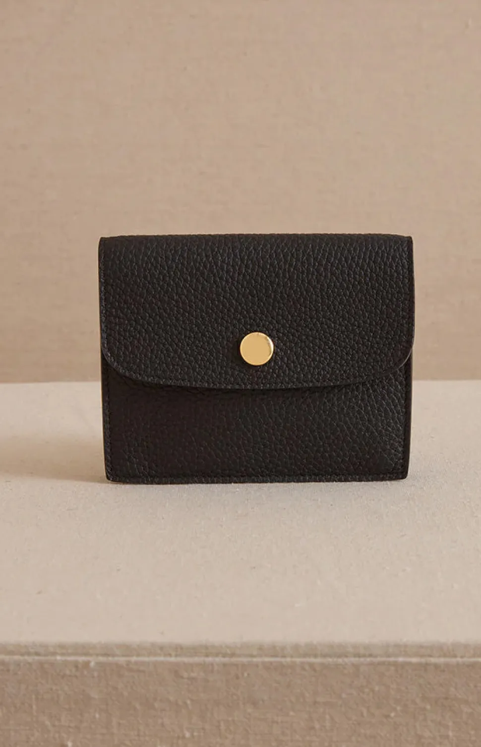 Skip 13 in Tumbled Grain Black