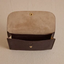 Skip 18 in Tumbled Grain Chocolate