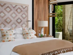 Susurros Del Corazón, 1-Night Stay