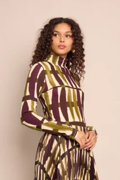 Suzie Top in Amable Olive