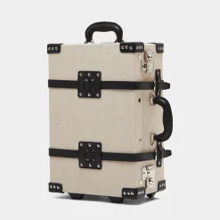 The Editor in Black Carryon