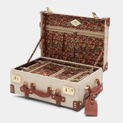 The Editor in Brown Carryon