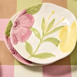 Tidbit Plates with Hand-Painted Floral Relief Design, Set of 4